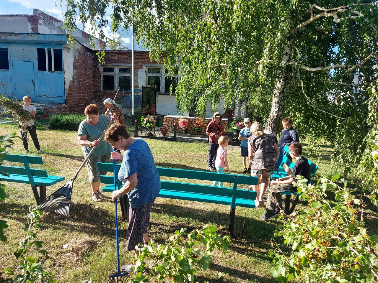 Субботник  в с. Гусево.