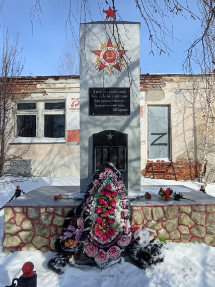 Возложение цветов 23 февраля к памятнику, павшим в годы ВОВ в селе Гусево.. Возложение цветов 23 февраля к памятнику, павшим в годы ВОВ в селе Гусево..