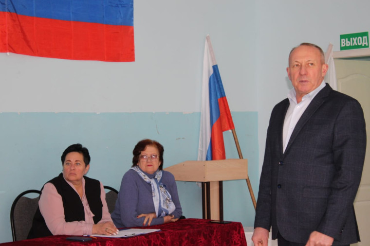Глава района Александр Зотов провёл встречу с жителями села Гусево.. Глава района Александр Зотов провёл встречу с жителями села Гусево..